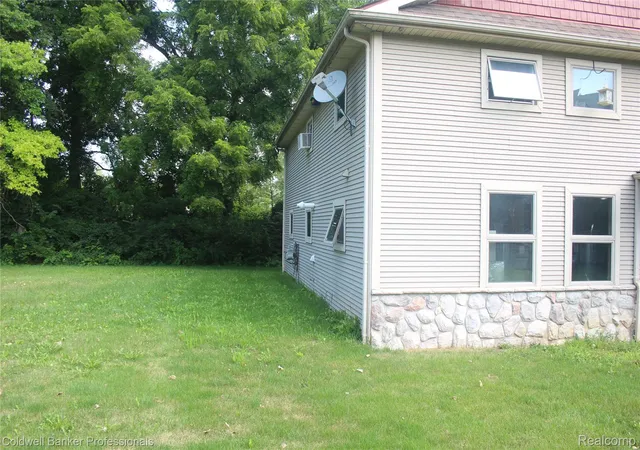 Photo 4 of Single family home for sale at 1522 High Holw Dr, Ann Arbor, MI 48103 | MLS# 20261058861 | Listing updated on 2026-08-23