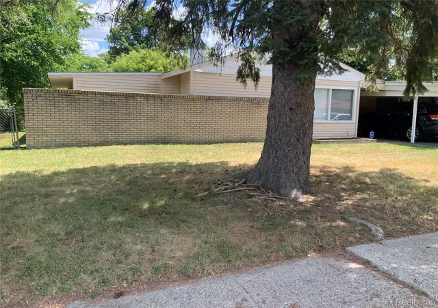 Photo 1 of Sale Pending at 3513 Briarwood Dr, Flint, MI 48507 | MLS# 20261058868 | Listing updated on 2026-08-01