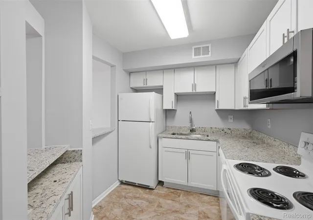 Photo 4 of Condo for sale at 2215 S Huron Pkwy #1, Ann Arbor, MI 48104 | MLS# 20261058871 | Listing updated on 2026-09-19