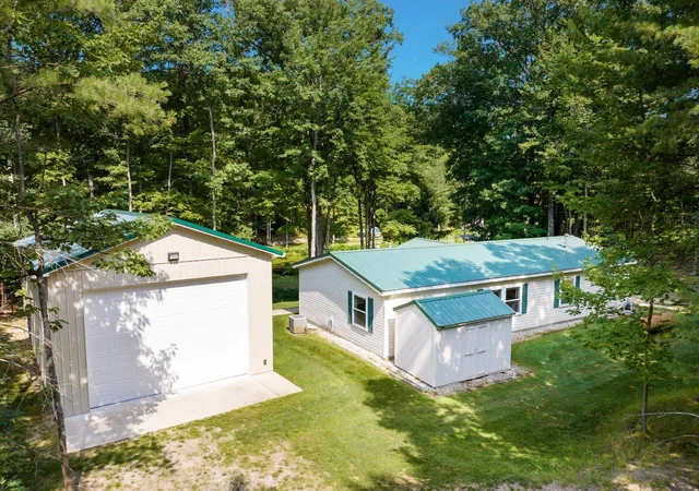 4th image of 3647 Weber Rd, Traverse City, MI 49696 | MLS# 78080071631