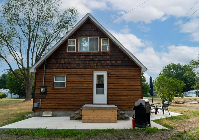 3rd image of 1781 Midway Dr, Weidman, MI 48893 | MLS# 79080071633