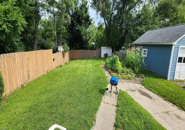 Photo 4 of Single family home for sale at 320 E Prospect St, Jackson, MI 49203 | MLS# 58050216503 | Listing updated on 2026-10-03
