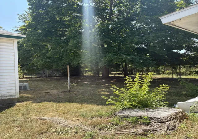 Photo 4 of Single family home for sale at 1051 Roberts St, Muskegon, MI 49442 | MLS# 71026039024 | Listing updated on 2026-09-10