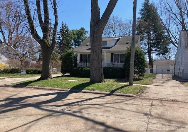 Photo 1 of Single family home for sale at 8442 Central St, Center Line, MI 48015 | MLS# 58050216509 | Listing updated on 2026-07-29