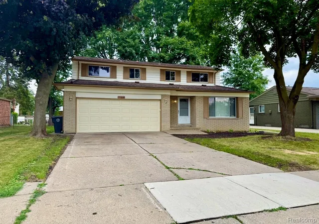 Photo 1 of Single family home for sale at 14641 Kingston St, Oak Park, MI 48237 | MLS# 20261058887 | Listing updated on 2026-08-02
