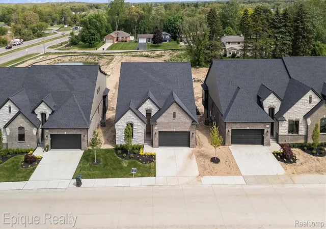 Listing Photo 2 - Condo for sale in building located at 3316 Cornerstone Dr, Lake Orion, MI 48360 - Unit #3