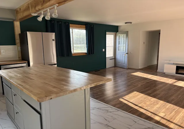 5th image of 2438 N Huron, Tawas City, MI 48763 | MLS# 77080071637