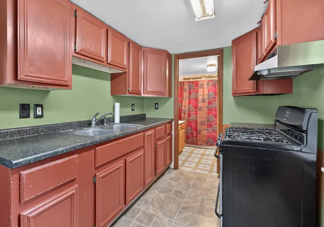 Photo 3 of Single family home for sale at 821 Grant St, Jackson, MI 49203 | MLS# 55026039037 | Listing updated on 2026-07-29