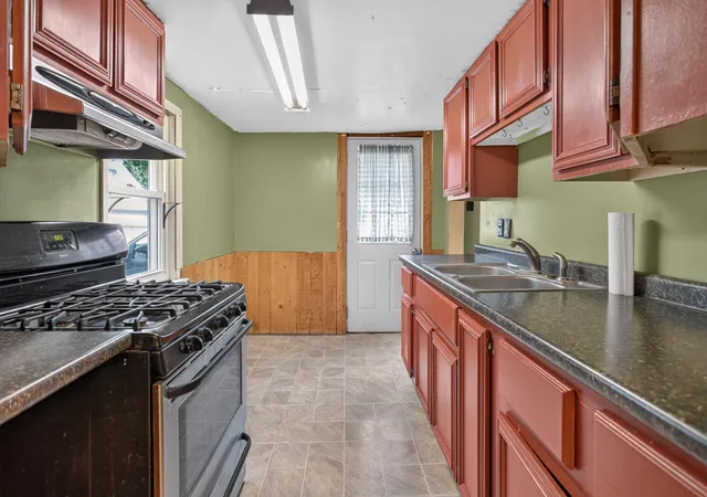 Photo 4 of Single family home for sale at 821 Grant St, Jackson, MI 49203 | MLS# 55026039037 | Listing updated on 2026-07-29