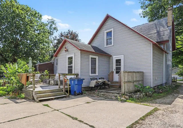 16th image of 48 Burgess Dr, Galesburg, MI 49053 | MLS# 66026039034