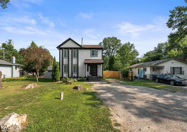 2nd image of 758 Miller Rd, Lake Orion, MI 48362 | MLS# 58050216522