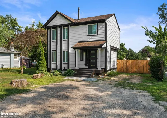 3rd image of 758 Miller Rd, Lake Orion, MI 48362 | MLS# 58050216522