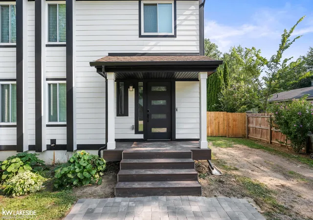 5th image of 758 Miller Rd, Lake Orion, MI 48362 | MLS# 58050216522