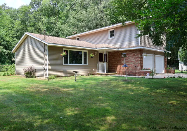 Photo 1 of Single family home for sale at 37 S Bear Lake Rd, Muskegon, MI 49445 | MLS# 71026039044 | Listing updated on 2026-09-17