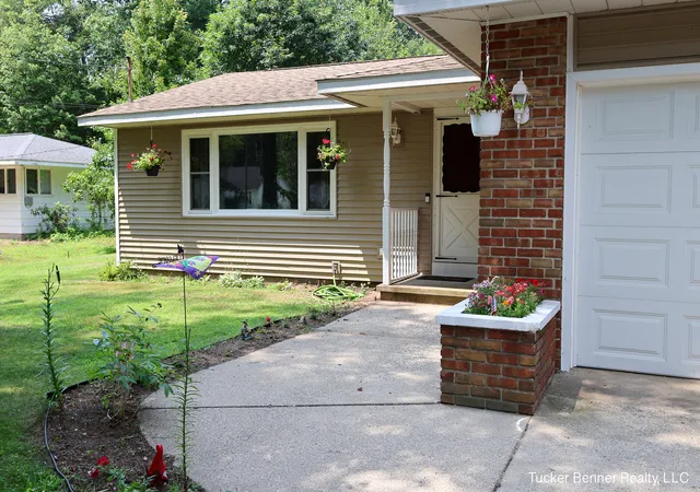 Photo 3 of Single family home for sale at 37 S Bear Lake Rd, Muskegon, MI 49445 | MLS# 71026039044 | Listing updated on 2026-09-17