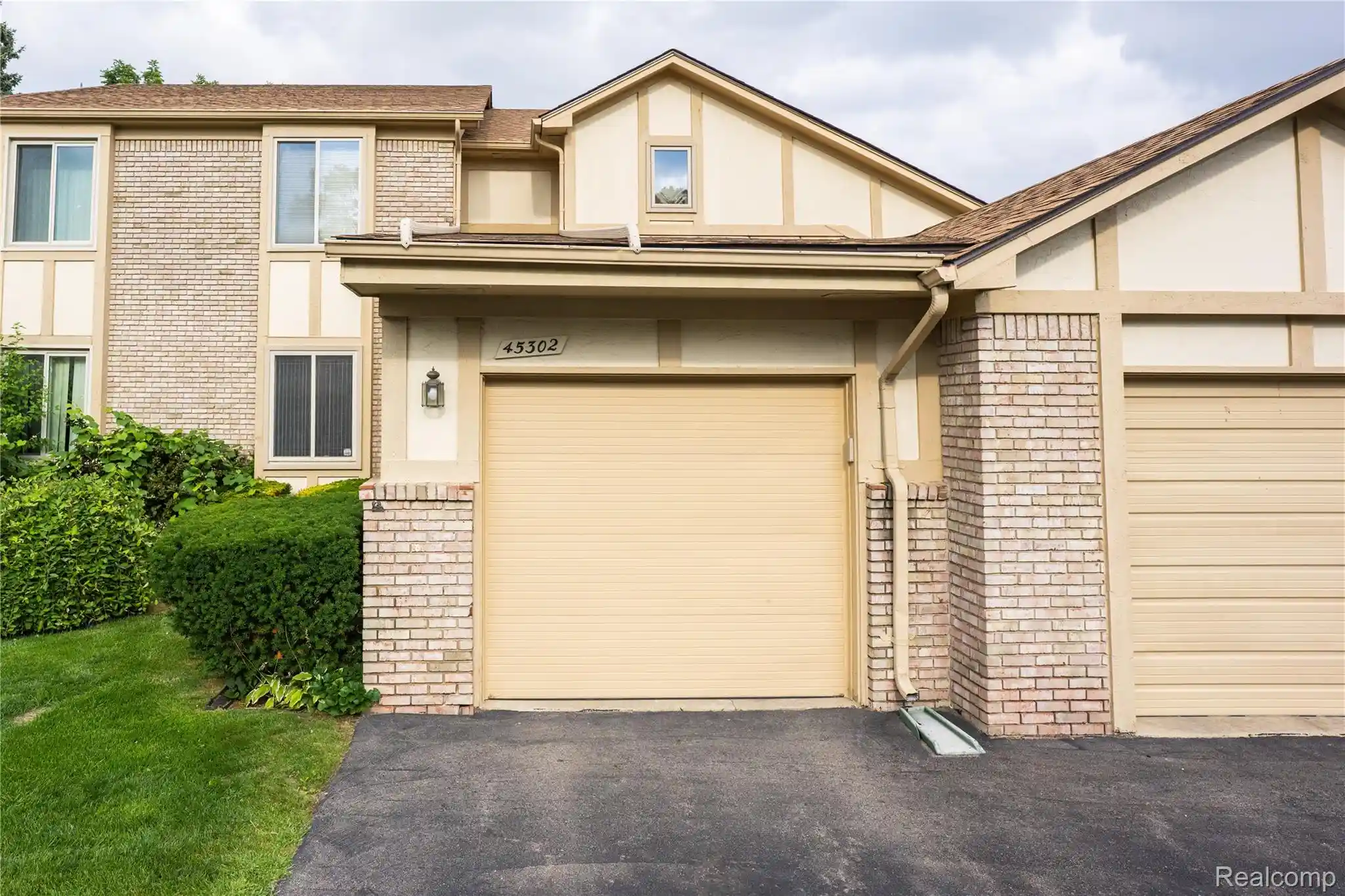 Listing Photo 1 - Condo for sale in 45302 Manor Dr located at 45302 Manor Dr, Shelby Township, MI 48317 - Unit 45302 Manor Dr