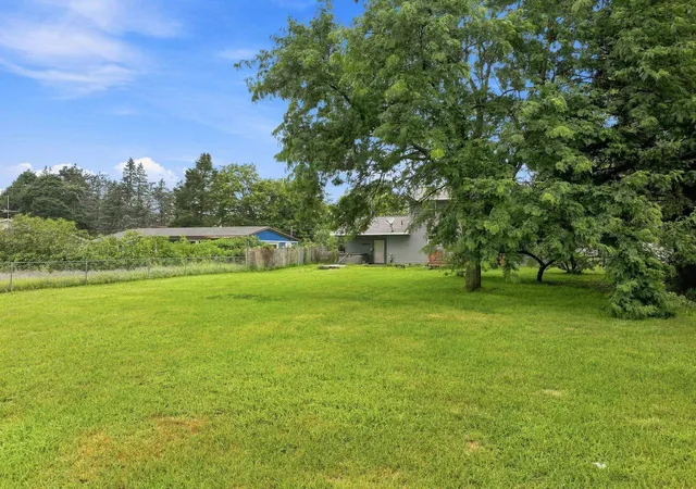 5th image of 1017 Sunnyside Dr, Cadillac, MI 49601 | MLS# 78080071640
