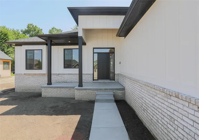 Photo 3 of Single family home for sale at 55050 Englewood Dr, Macomb, MI 48042 | MLS# 20261058908 | Listing updated on 2026-09-10