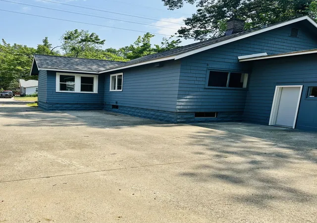 Photo 3 of Single family home for sale at 1953 Jiroch St, Muskegon, MI 49442 | MLS# 71026039050 | Listing updated on 2026-09-16