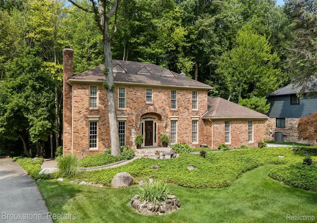 1st image of 6521 Red Oak Dr Nw, Troy, MI 48098 | MLS# 20261058911