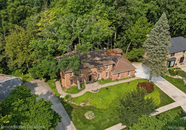 2nd image of 6521 Red Oak Dr Nw, Troy, MI 48098 | MLS# 20261058911