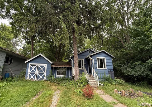Photo 2 of Single family home for sale at 16658 Ridge Rd, Detroit, MI 48219 | MLS# 20261058915 | Listing updated on 2026-09-12