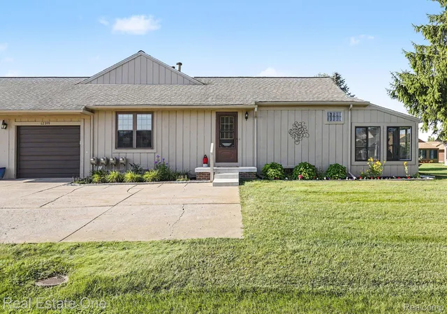 2nd image of 12399 Nantucket Dr, South Lyon, MI 48178