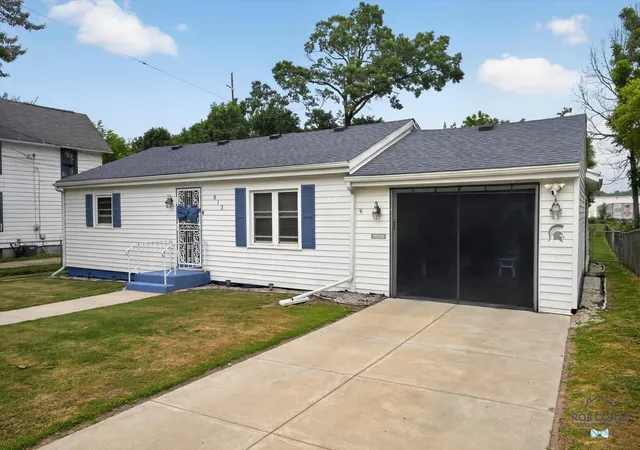 Photo 2 of Single family home for sale at 813 Barnes St, Albion, MI 49224 | MLS# 65026039058 | Listing updated on 2026-07-30
