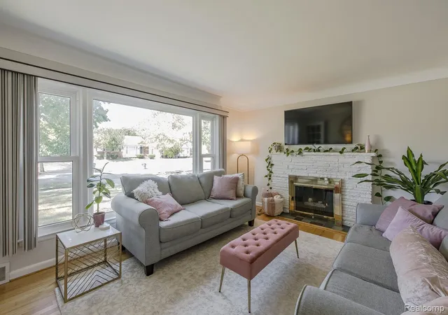 Photo 3 of Single family home for sale at 3852 Ravena Ave, Royal Oak, MI 48073 | MLS# 20261058935 | Listing updated on 2026-10-01