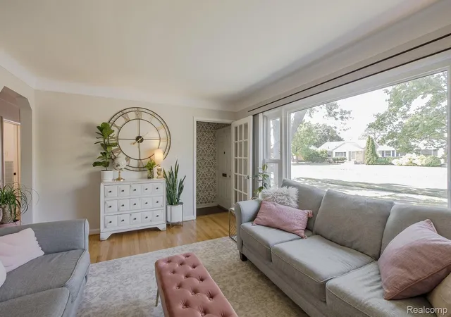 Photo 4 of Single family home for sale at 3852 Ravena Ave, Royal Oak, MI 48073 | MLS# 20261058935 | Listing updated on 2026-10-01