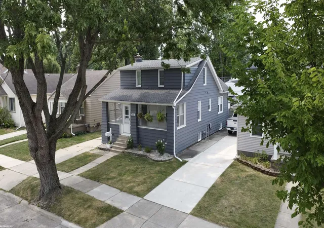 Photo 1 of Single family home for sale at 608 S Edgeworth Ave, Royal Oak, MI 48067 | MLS# 58050216538 | Listing updated on 2026-09-22