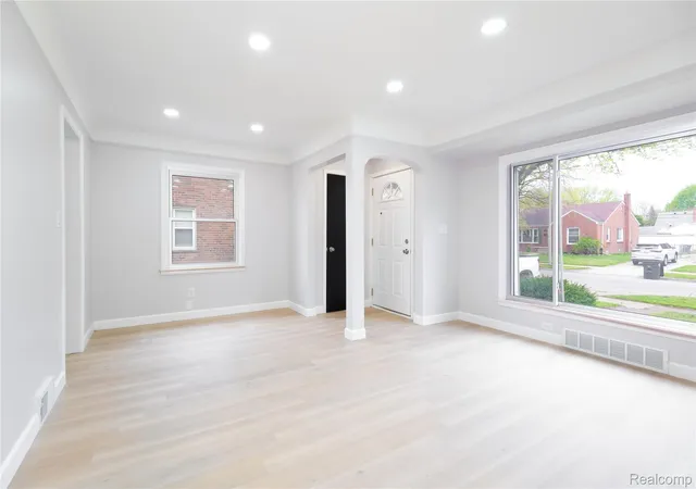 5th image of 11316 Arcola St, Livonia, MI 48150 | MLS# 20261058948