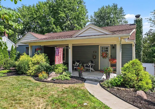 1st image of 207 W Russell St, Saline, MI 48176 | MLS# 81026039067