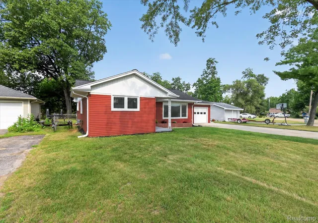 3rd image of 9737 Silverside Dr, South Lyon, MI 48178 | MLS# 20261058952