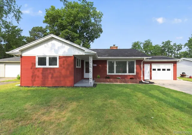 4th image of 9737 Silverside Dr, South Lyon, MI 48178 | MLS# 20261058952