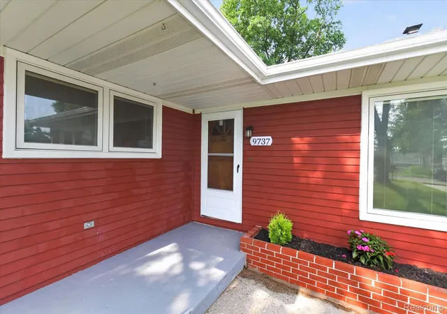 5th image of 9737 Silverside Dr, South Lyon, MI 48178 | MLS# 20261058952