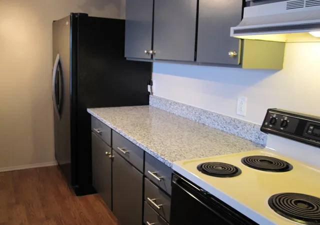 3rd image of 820 Cliffs Dr #306, Ypsilanti, MI 48198 | MLS# 81026039074