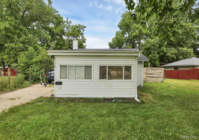 Photo 1 of Single family home for sale at 719 Robert St, Lansing, MI 48910 | MLS# 20261058975 | Listing updated on 2026-07-30