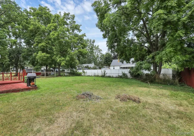 Photo 3 of Single family home for sale at 719 Robert St, Lansing, MI 48910 | MLS# 20261058975 | Listing updated on 2026-07-30