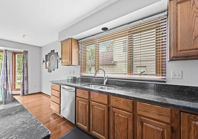 5th image of 4877 Davis Ct, Troy, MI 48085 | MLS# 81026039086