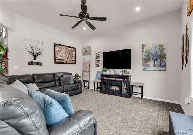 4th image of 23990 Pennington Ln, Flat Rock, MI 48134 | MLS# 20261058991