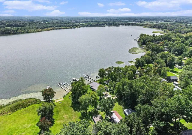 3rd image of 67025 46Th Ave, Hartford, MI 49057 | MLS# 66026039087