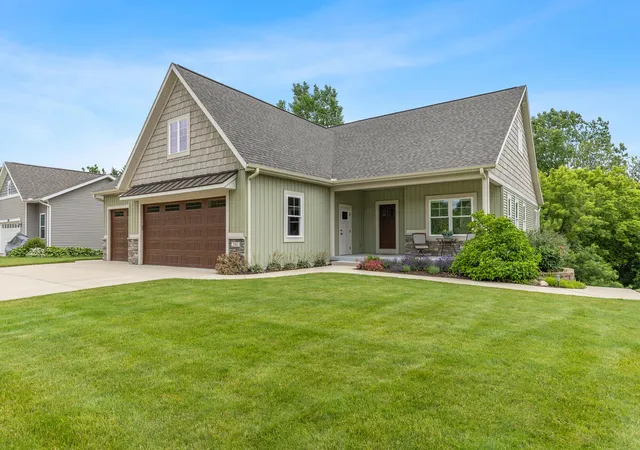 Photo 1 of Single family home for sale at 2961 Bristol Ave Nw, Grand Rapids, MI 49544 | MLS# 65026039089 | Listing updated on 2026-08-08