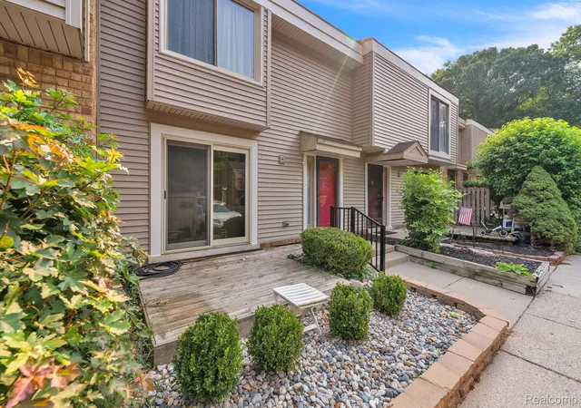 Photo 2 of Condo for sale at 1424 Oakbrook E, Rochester Hills City Oakland, MI 48307 | MLS# 20261059001 | Listing updated on 2026-09-02