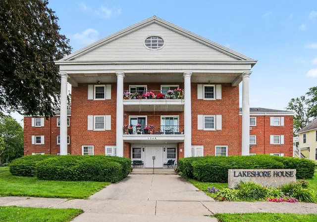 2nd image of 1249 Lakeshore Dr #315, Muskegon, MI 49441 | MLS# 71026039102