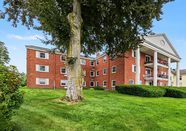 Photo 3 of Condo for sale at 1249 Lakeshore Dr #315, Muskegon, MI 49441 | MLS# 71026039102 | Listing updated on 2026-08-03
