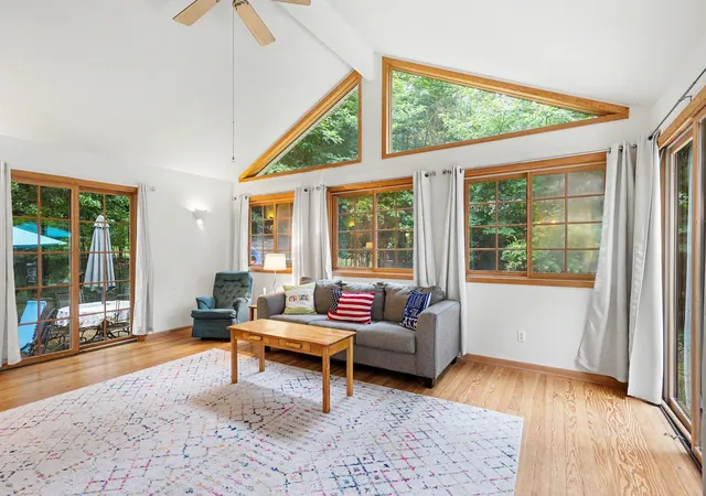 4th image of 2145 Lakeshore Dr, Fennville, MI 49408 | MLS# 71026039115