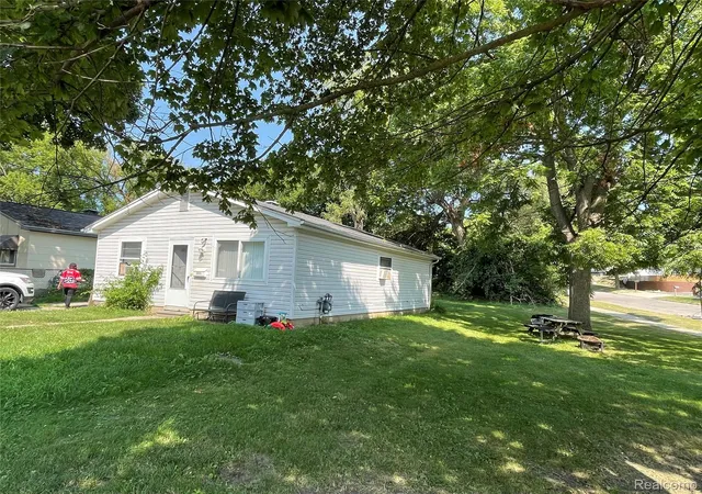 Photo 1 of Single family home for sale at 864 Terry Ave, Pontiac, MI 48340 | MLS# 20261059026 | Listing updated on 2026-07-30