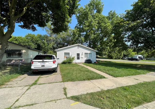 Photo 2 of Single family home for sale at 864 Terry Ave, Pontiac, MI 48340 | MLS# 20261059026 | Listing updated on 2026-07-30