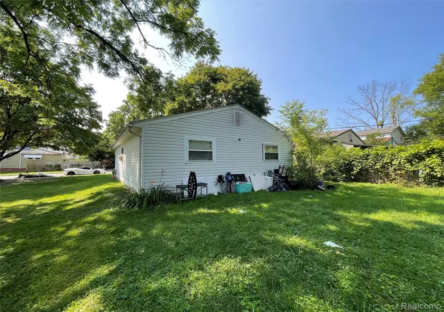 Photo 2 of Single family home for sale at 864 Terry Ave, Pontiac, MI 48340 | MLS# 20261059026 | Listing updated on 2026-07-30